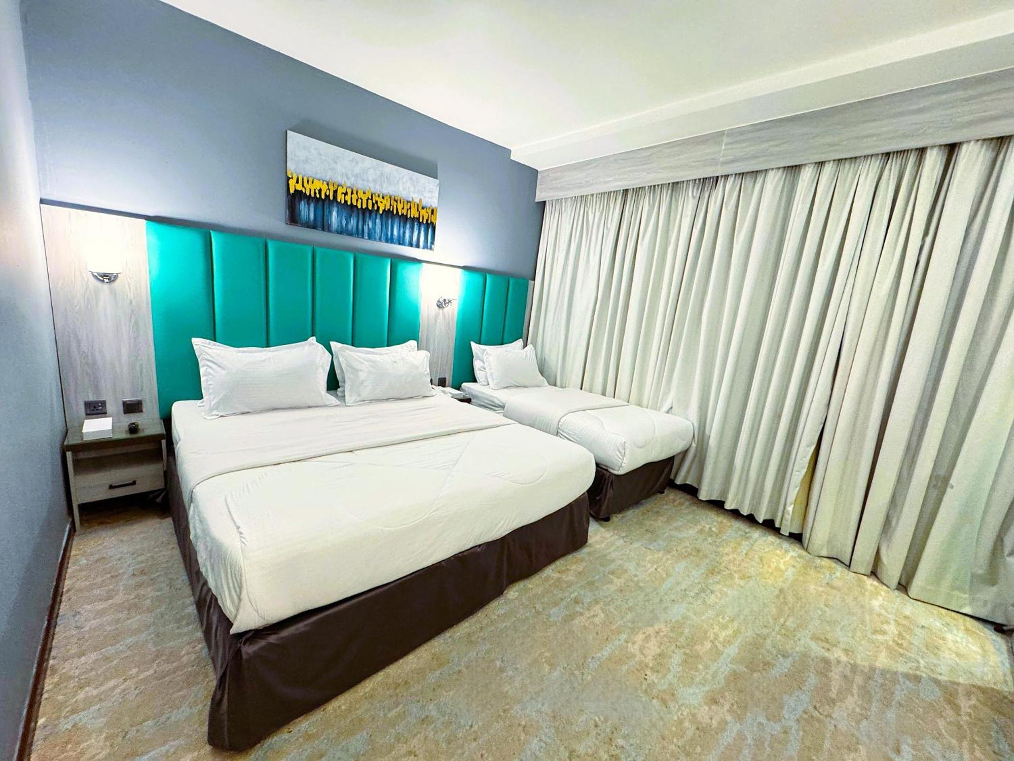 Hafez Hotel Apartments - Al Ras Metro Station Дубай Екстериор снимка
