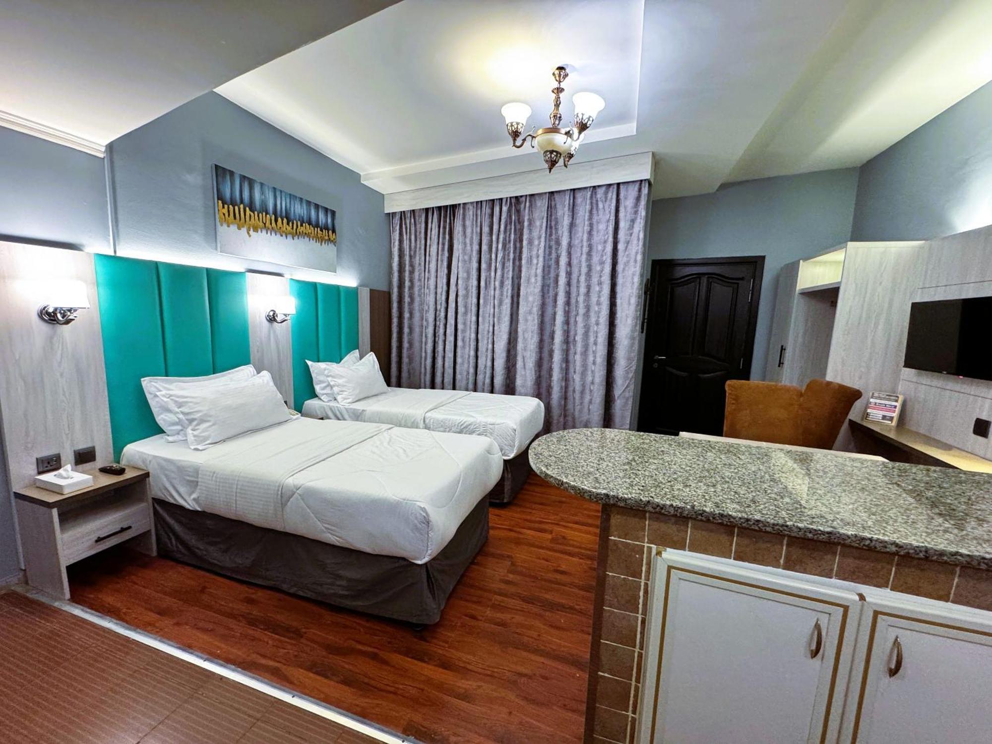 Hafez Hotel Apartments - Al Ras Metro Station Дубай Екстериор снимка
