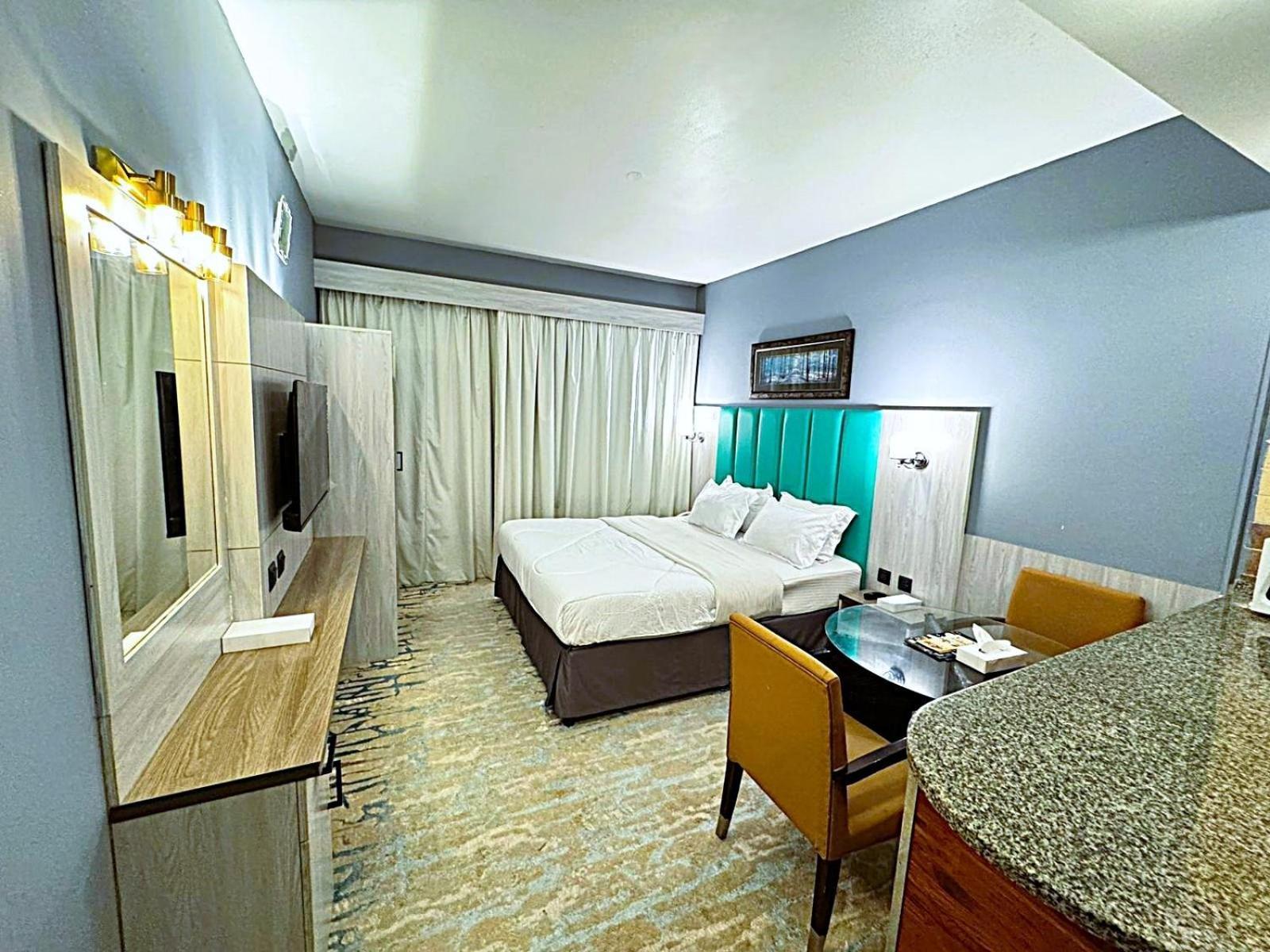 Hafez Hotel Apartments - Al Ras Metro Station Дубай Екстериор снимка