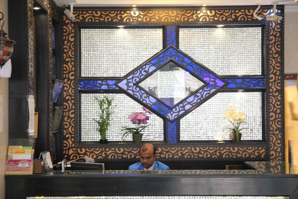 Hafez Hotel Apartments - Al Ras Metro Station Дубай Екстериор снимка