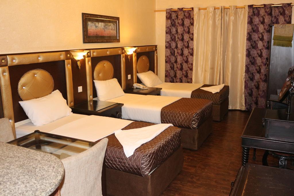 Hafez Hotel Apartments - Al Ras Metro Station Дубай Екстериор снимка