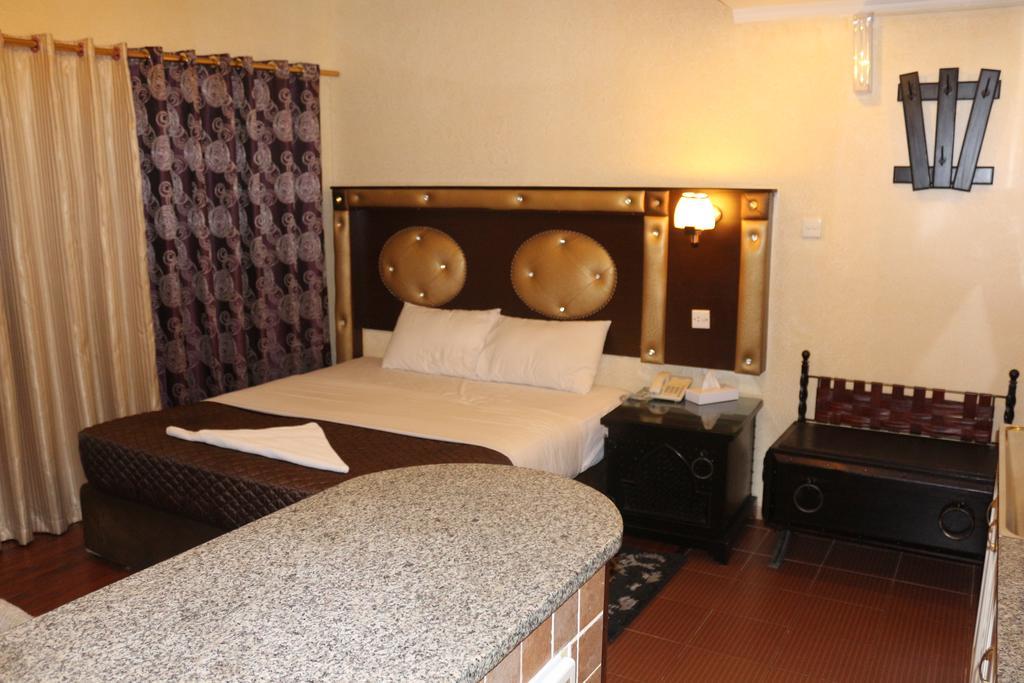 Hafez Hotel Apartments - Al Ras Metro Station Дубай Екстериор снимка