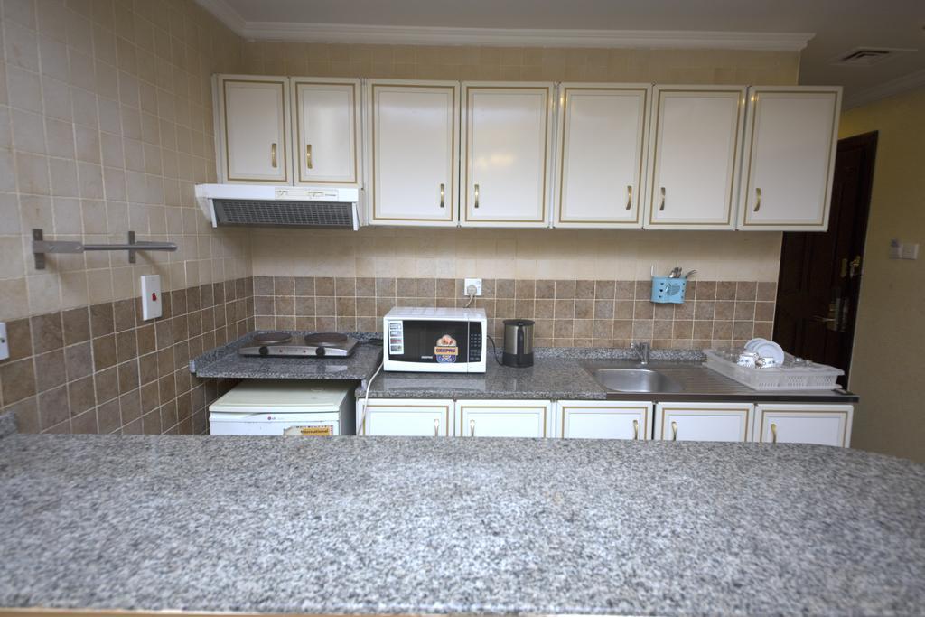 Hafez Hotel Apartments - Al Ras Metro Station Дубай Екстериор снимка